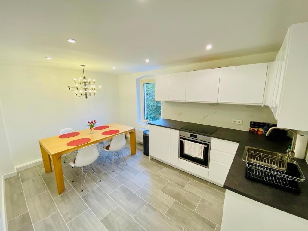 Cute Apartment - Detmold City Center - Large Kitchen, Bath, South Facing Balcony - Free Parking And Wifi المظهر الخارجي الصورة